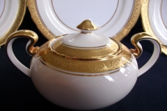 AYNSLEY #7761 CREAM/ ENCRUSTED GOLD BAND-  COVERED SUGAR BOWL  .....   https://www.jaapiesfinechinastore.com