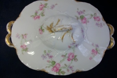HAVILAND SCATTERED ROSES SCH 39F-OVAL COVERED SERVING BOWL  ..... https://www.jaapiesfinechinastore.com