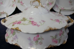 HAVILAND SCATTERED ROSES SCH 39F- ROUND COVERED SERVING BOWL  ..... https://www.jaapiesfinechinastore.com