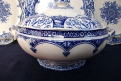WEDGWOOD QUEEN CHARLOTTE- ROUND COVERED SERVING BOWL    .....   https://www.jaapiesfinechinastore.com